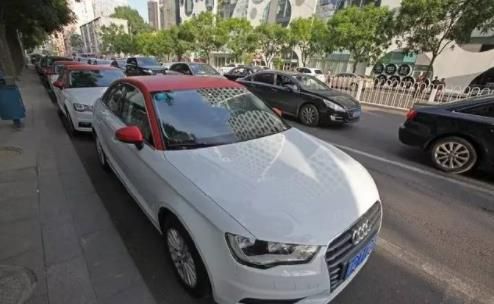 重庆一码头有人放生矿泉水，社区回应正溯源追查组织者，如何看待这种行为？